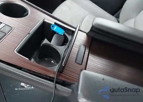 2021 Toyota Sienna Le z USA, uszkodzony, nr VIN 5TDKRKEC8MS030220